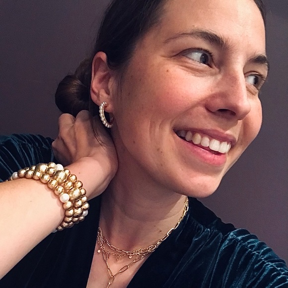 Meet your Posher, Cynthia - Picture 1 of 2